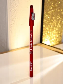 Kredka do ust z temperówką w kolorze Wine Room