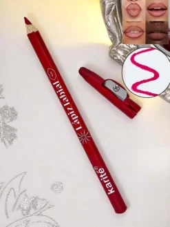 Kredka do ust z temperówką w kolorze Wine Room