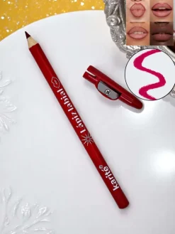 Kredka do ust z temperówką w kolorze Wine Red