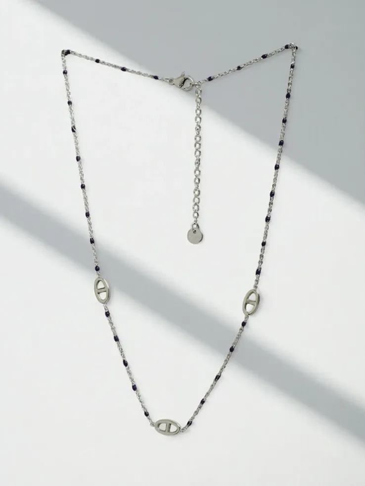 Naszyjnik Alethea Argento z motywem ogniwa i granatowymi koralikami