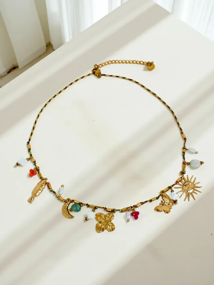 Naszyjnik Atena Charm Collana – złote amulety z motywami starożytności