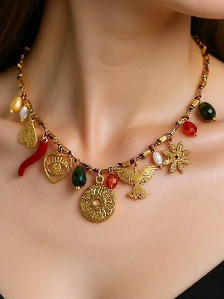 Naszyjnik Atena Charm Collana – złote amulety z motywami starożytności