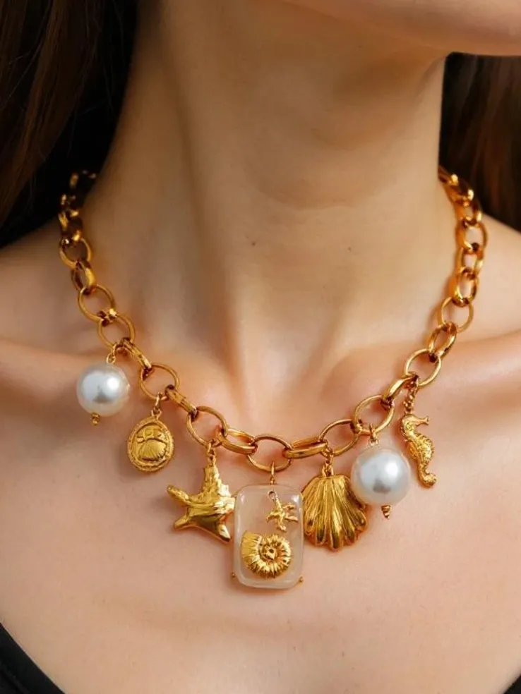 Naszyjnik Atena Charm Sea – złote amulety z motywami morskimi