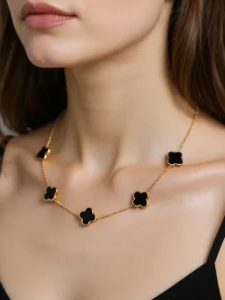 Naszyjnik Aurelia Clavis z masą perłową w złotej oprawie – stylowa elegancja