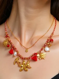 Naszyjnik Aurora Floralis - Złote Charmsy i Perły Eleganza