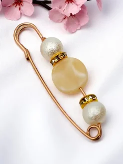 Ozdobna broszka damska z kółeczkiem i perełkami Pearl Loop