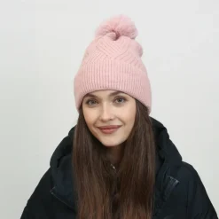 Różowa damska ocieplana czapka z pomponem - Akcesoria