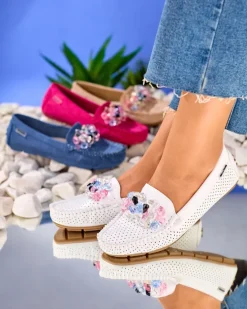 Royalfashion Ażurowe białe mokasyny damskie z ozdobnymi kryształkami Cizzas