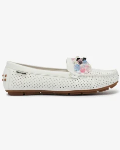 Royalfashion Ażurowe białe mokasyny damskie z ozdobnymi kryształkami Cizzas