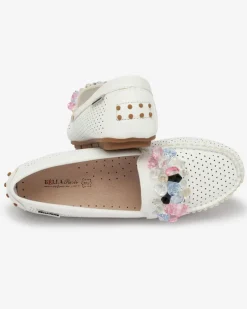 Royalfashion Ażurowe białe mokasyny damskie z ozdobnymi kryształkami Cizzas