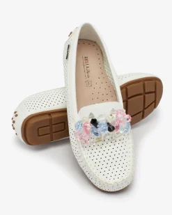 Royalfashion Ażurowe białe mokasyny damskie z ozdobnymi kryształkami Cizzas