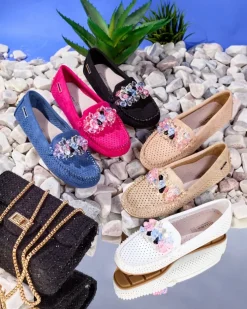 Royalfashion Ażurowe białe mokasyny damskie z ozdobnymi kryształkami Cizzas