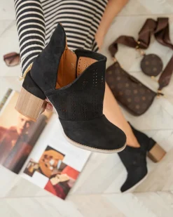 Royalfashion Ażurowe botki na słupku w kolorze czarnym Revivela