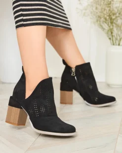 Royalfashion Ażurowe botki na słupku w kolorze czarnym Revivela