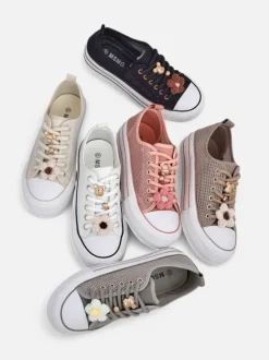 Royalfashion Ażurowe damskie trampki z ozdobami Osdo