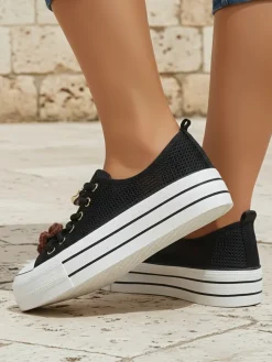 Royalfashion Ażurowe damskie trampki z ozdobami Osdo