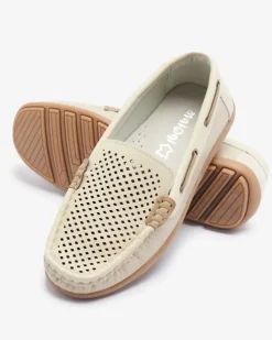 Royalfashion Ażurowe dziecięce mokasyny w kolorze beżowym Neddax