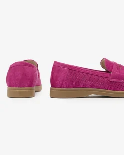 Royalfashion Ażurowe fuksjowe damskie mokasyny z połyskującym wykończeniem Idesa
