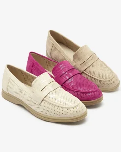 Royalfashion Ażurowe fuksjowe damskie mokasyny z połyskującym wykończeniem Idesa