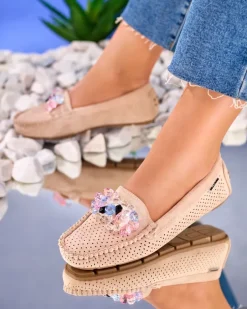 Royalfashion Ażurowe jasnobrązowe mokasyny damskie z ozdobnymi kryształkami Cizzas