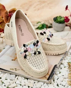 Royalfashion Ażurowe mokasyny damskie z koralikami Nasfali