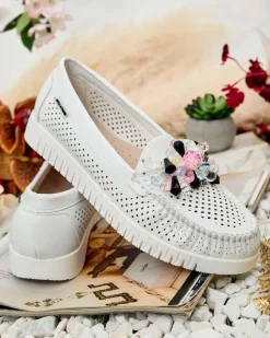 Royalfashion Ażurowe mokasyny damskie z koralikami Nasfali