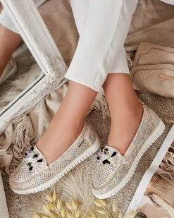 Royalfashion Ażurowe mokasyny damskie z koralikami Nasfali