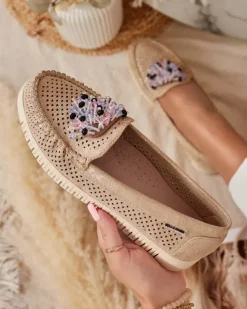 Royalfashion Ażurowe mokasyny damskie z koralikami Namis