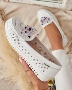 Royalfashion Ażurowe mokasyny damskie z koralikami Namis