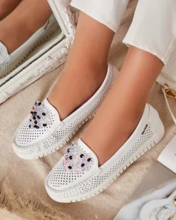 Royalfashion Ażurowe mokasyny damskie z koralikami Namis