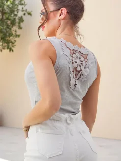 Royalfashion Bawełniana bluzka damska na ramiączkach z koronką z tyłu