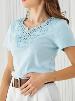 Royalfashion Bawełniany damski t-shirt casual z koronkowym dekoltem