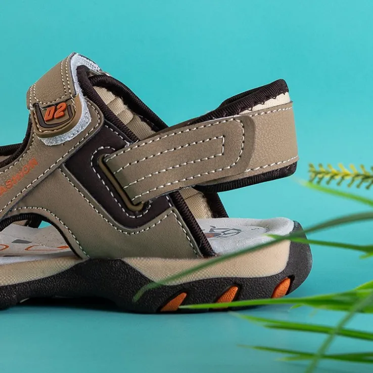 Royalfashion Beżowe chłopięce sandały na rzepy Mediu