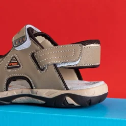 Royalfashion Beżowe chłopięce sandały na rzepy Monekin