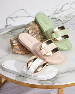 Royalfashion Beżowe damskie klapki z dużą złotą ozdobą Kedino