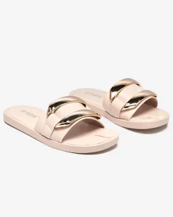 Royalfashion Beżowe damskie klapki z dużą złotą ozdobą Kedino