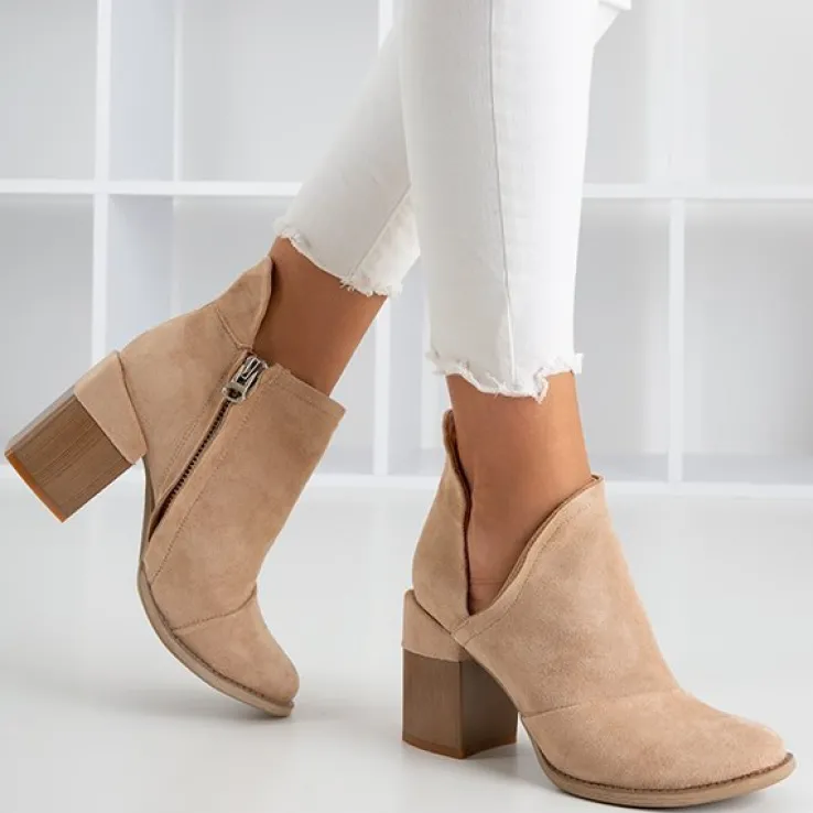 Royalfashion Beżowe damskie botki na słupku z wycięciami Cintura