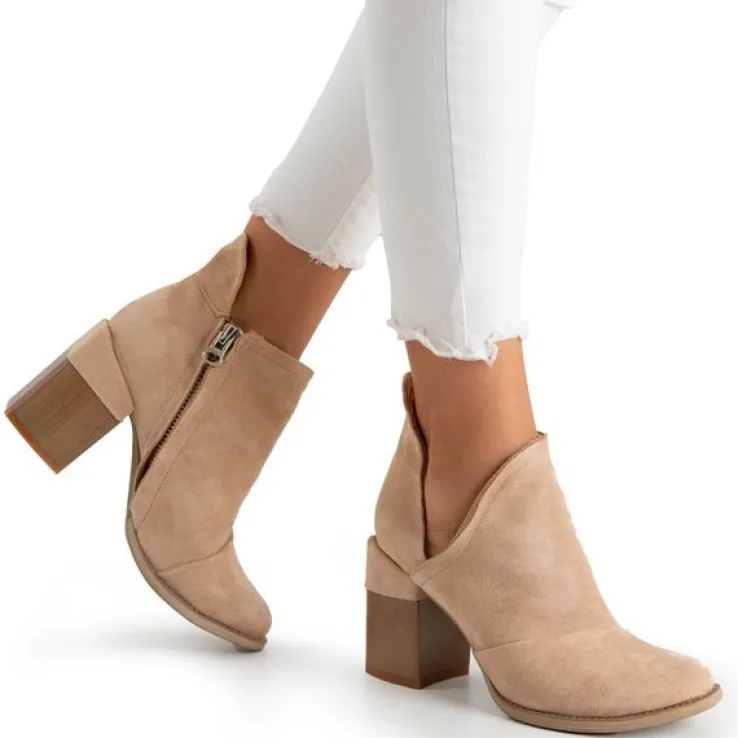 Royalfashion Beżowe damskie botki na słupku z wycięciami Cintura