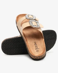 Royalfashion Beżowe damskie klapki ze zdobionymi klamerkami Olimika