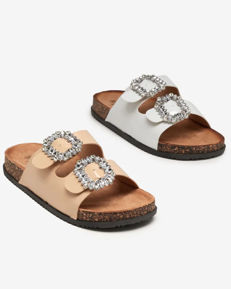 Royalfashion Beżowe damskie klapki ze zdobionymi klamerkami Olimika