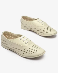 Royalfashion Beżowe dziecięce mokasyny ażurowe Janno