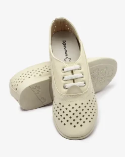 Royalfashion Beżowe dziecięce mokasyny ażurowe Janno