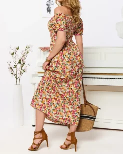 Royalfashion Biała sukienka damska midi we wzór w kwiaty