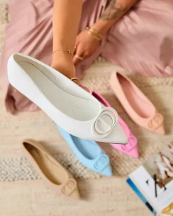 Royalfashion Białe baleriny damskie w szpic z ozdobą na nosku Manixy