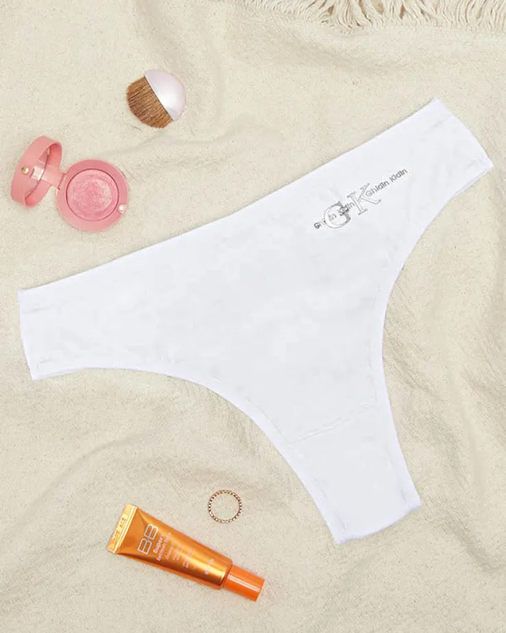 Royalfashion Białe bawełniane damskie majtki typu stringi z napisem