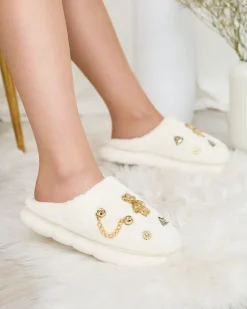 Royalfashion Białe damskie futrzane kapcie z ozdobami Erserra