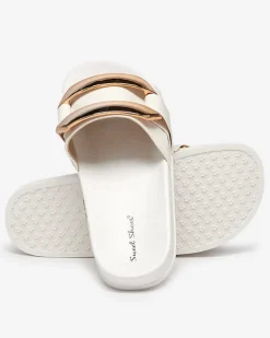 Royalfashion Białe damskie klapki ze złotą ozdobą Serina