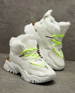 Royalfashion Białe sportowe buty damskie z futerkiem i neonowymi zielonymi sznurówkami Sagglo