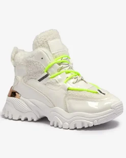 Royalfashion Białe sportowe buty damskie z futerkiem i neonowymi zielonymi sznurówkami Sagglo