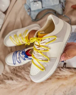 Royalfashion Biało - szare sportowe sneakersy damskie z żółtymi sznurówkami Olierinc